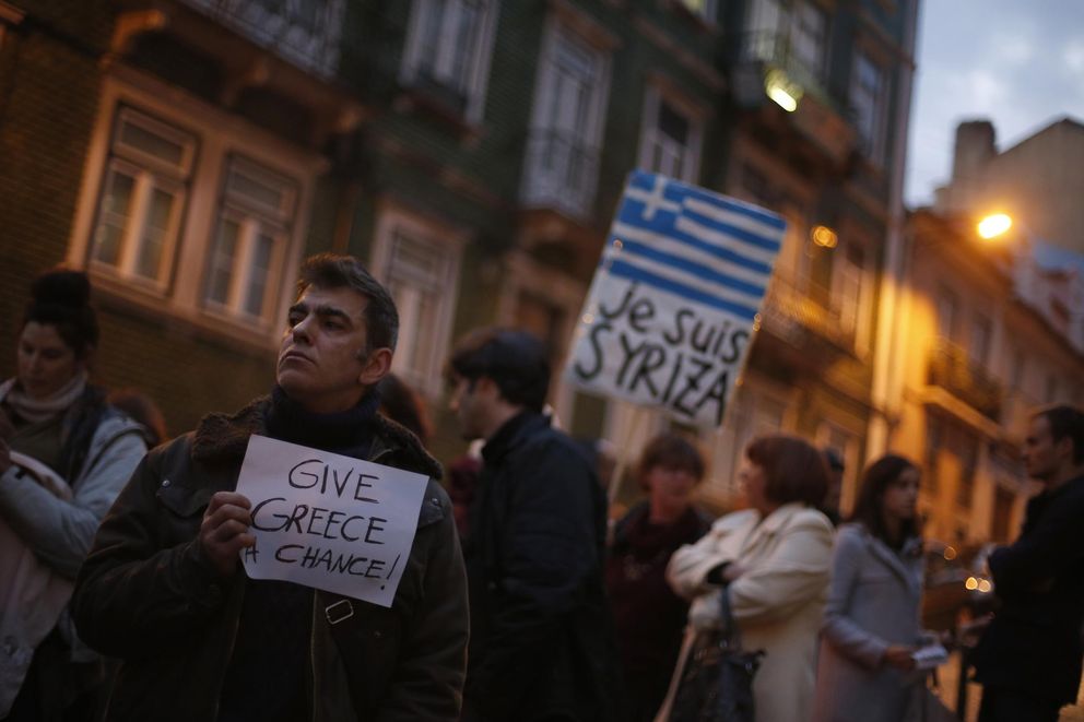 Protesta en apoyo del nuevo Gobierno griego celebrada el 11 de febrero en Lisboa (Reuters).