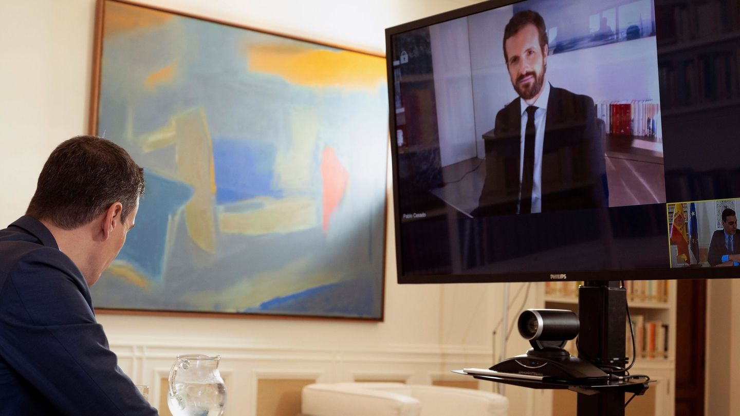 Videoconferencia entre Casado y Pedro Sánchez. (EFE)