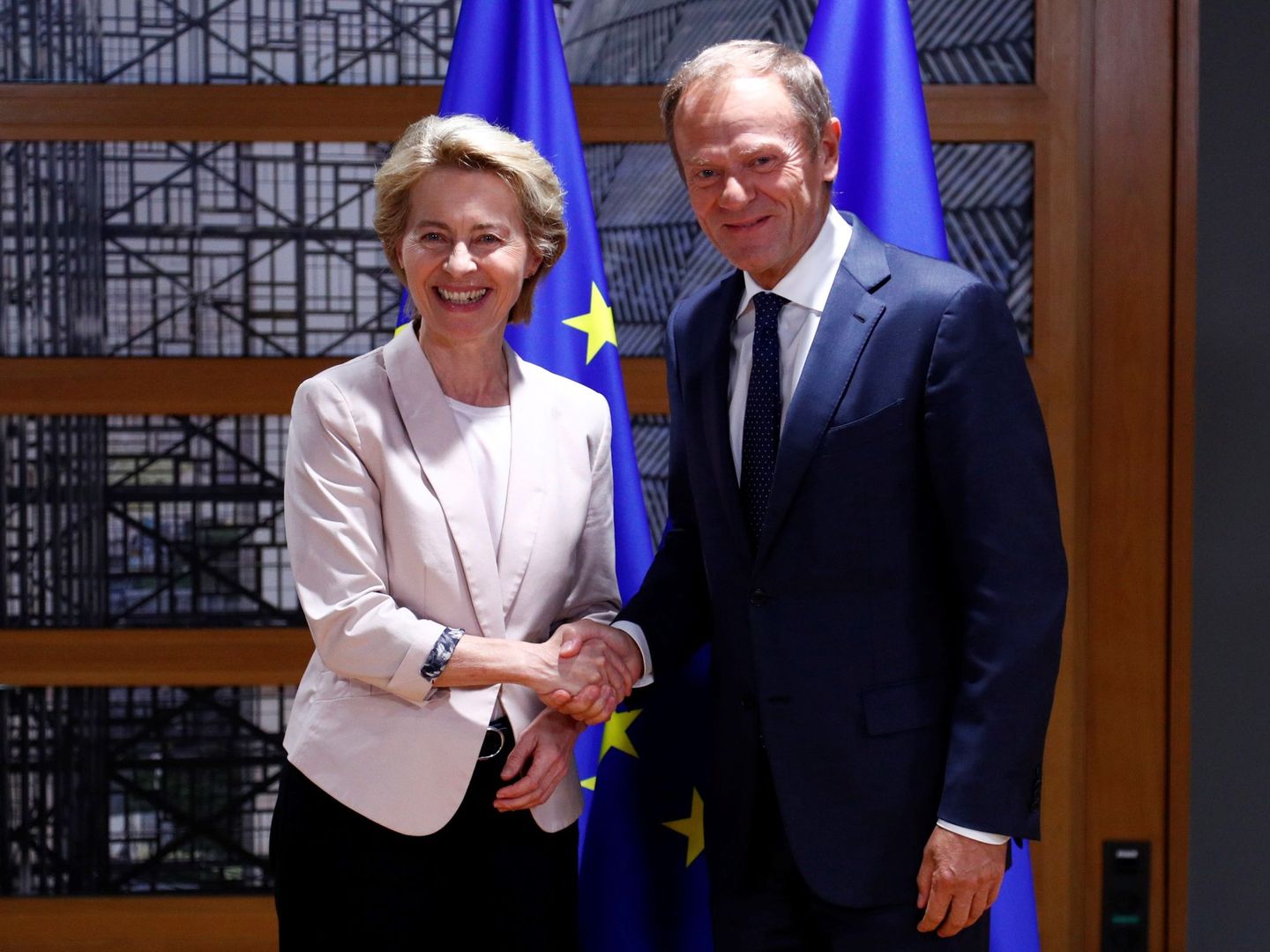Tusk junto a Ursula von der Leyen, presidenta electa de la Comisión Europea. (Reuters)