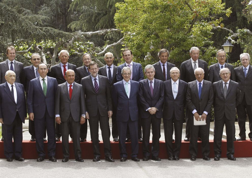Foto: Rajoy junto a los grandes empresarios españoles que integran el Consejo Empresarial por la Competitividad en mayo de 2014. (EFE)