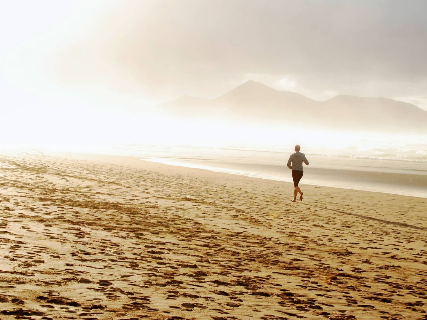 Consejos para correr por la playa. (Óscar Aguilar Elías para Unsplash)