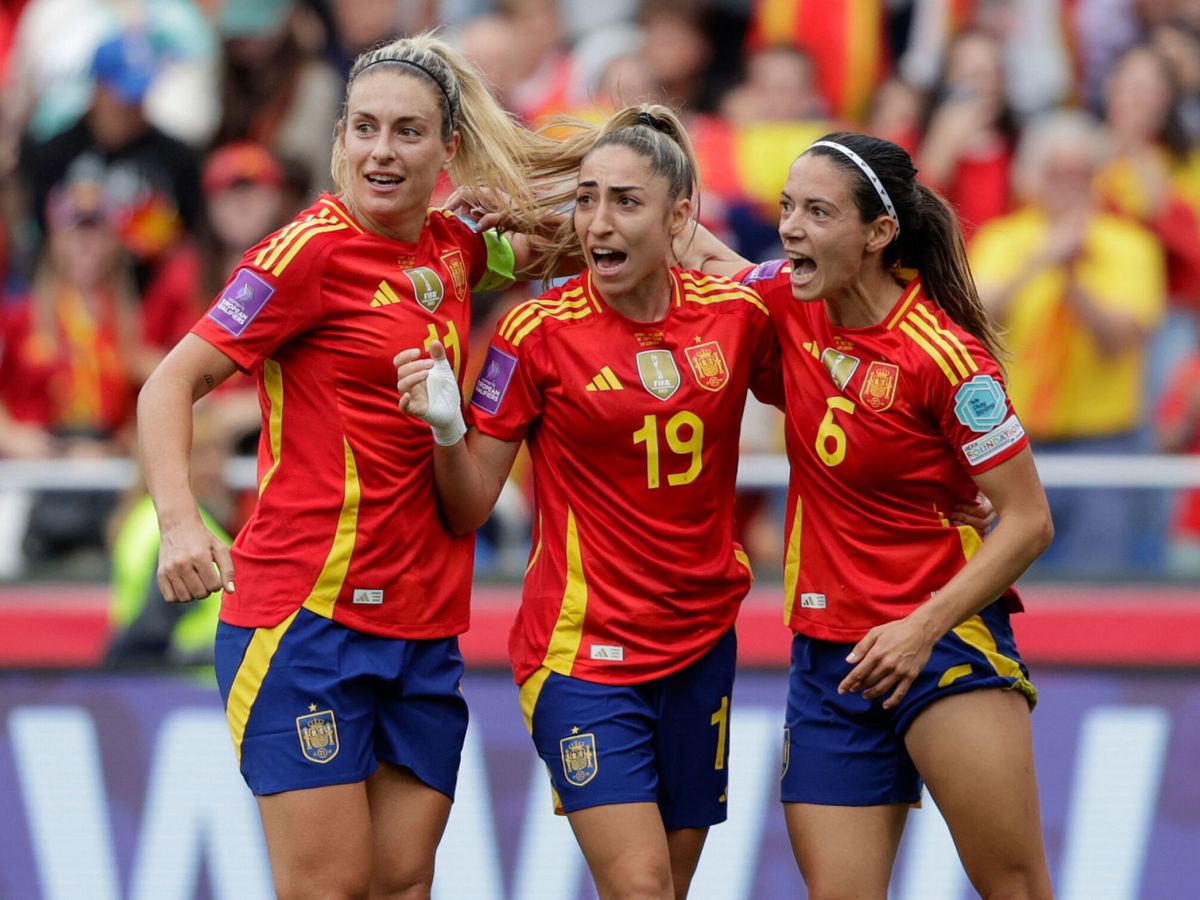 Foto: Las jugadoras españolas celebran un gol. (EFE/Calabar)
