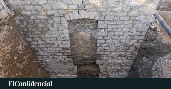 Hallazgo bajo la catedral de Pamplona: descubren una segunda  Puerta de los Canónigos  y una moneda islámica del siglo VIII