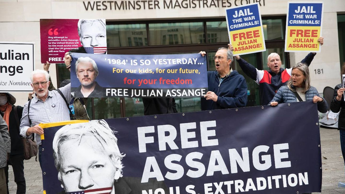  Manifestantes en Londres en contra de la extradición de Assange. (Getty)