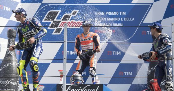 Foto: Rossi, Lorenzo y Pedrosa, en el podio en el Gran Premio de San Marino. (EFE)