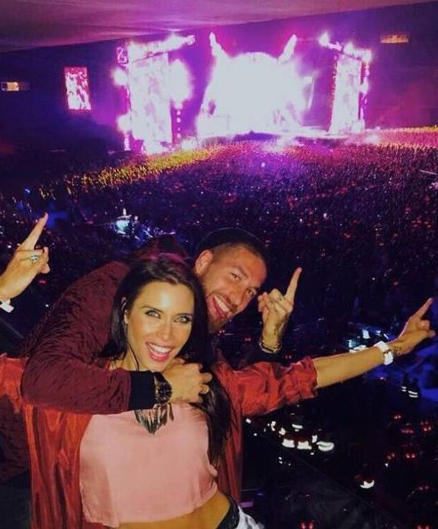 Foto: Pilar Rubio y Sergio Ramos durante el concierto de la banda (Instagram)