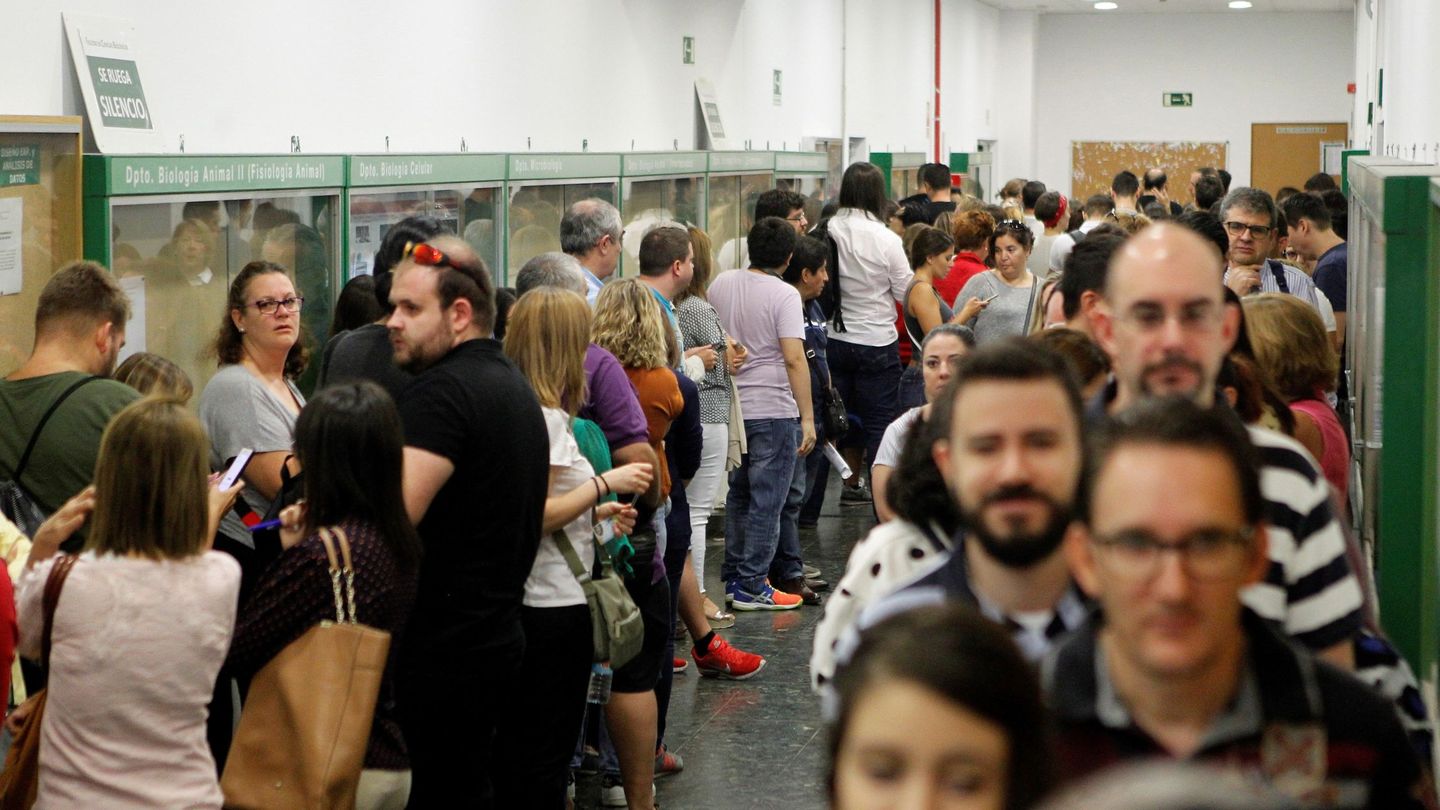 Un total de 116.000 aspirantes en toda España se presentaron al examen de las oposiciones en Correos para obtener uno de los 2.295 empleos fijos. (EFE)