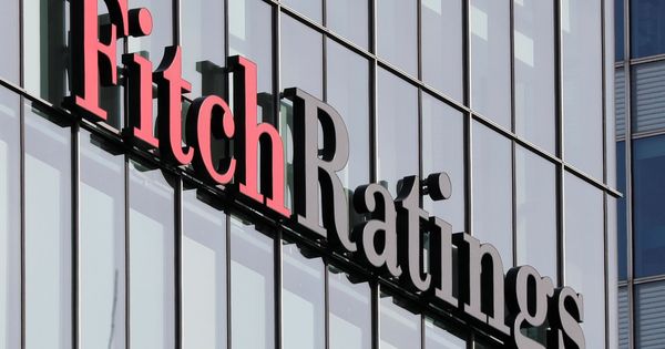 Foto: Logo de Fitch Ratings en su sede de Londres. (Reuters)