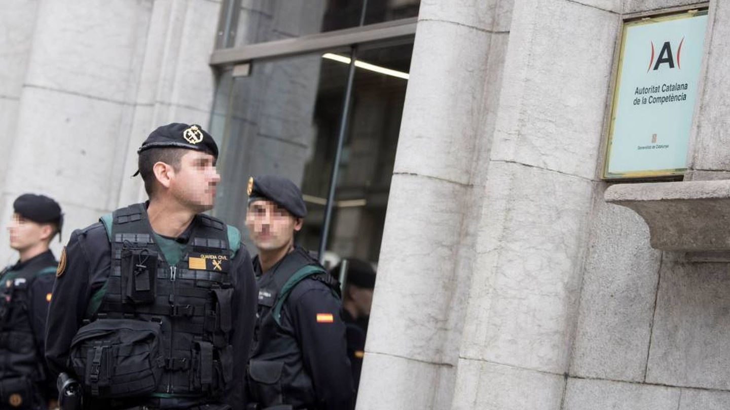 La Guardia Civil acude a buscar documentación a la sede de la Autoridad Catalana de la Competencia.
