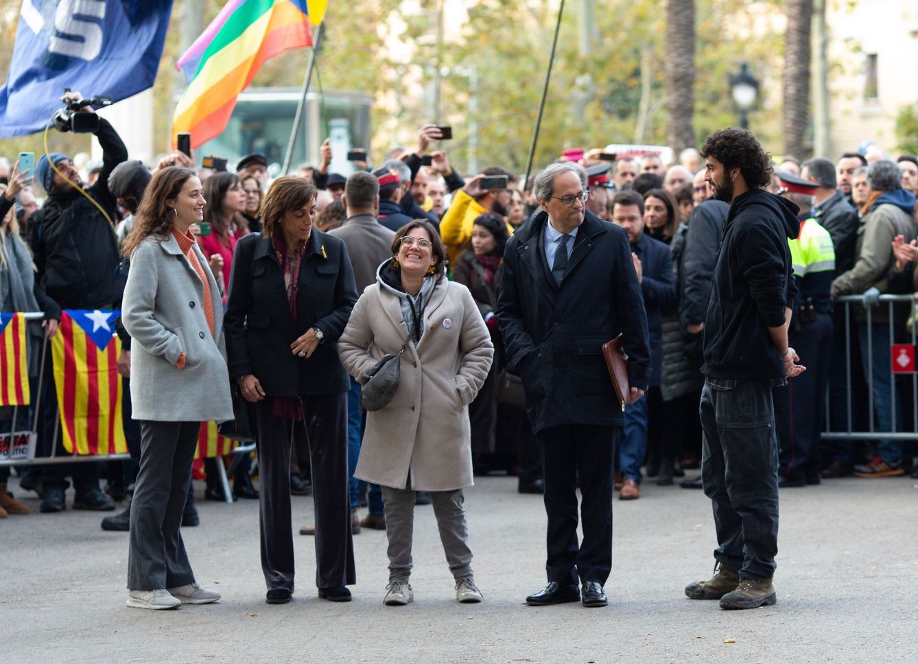 El presidente de la Generalitat de Cataluña, Quim Torra (2-dcha), acompañado por su mujer ç(2-izq) y sus hijos (EFE)