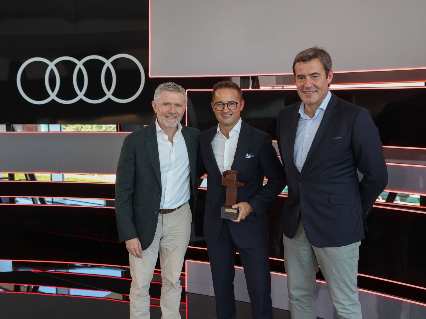 Paco Pérez Botello, presidente de Volkswagen Group España Distribución; Fermín Soneira, vicepresidente senior de Audi AG, y José Miguel Aparicio, director de Audi España.