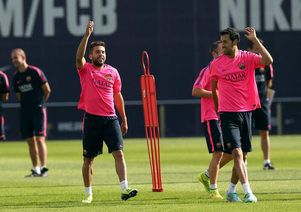 Foto: Busquets se ejercita junto a Jordi Alba en un entrenamiento del Barcelona.