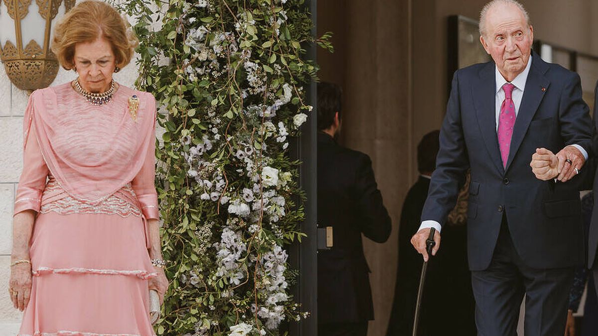 El reencuentro de Juan Carlos I y la reina Sofía en la boda de Jordania: del vestido rosa con volantes al bastón y apoyo del emérito