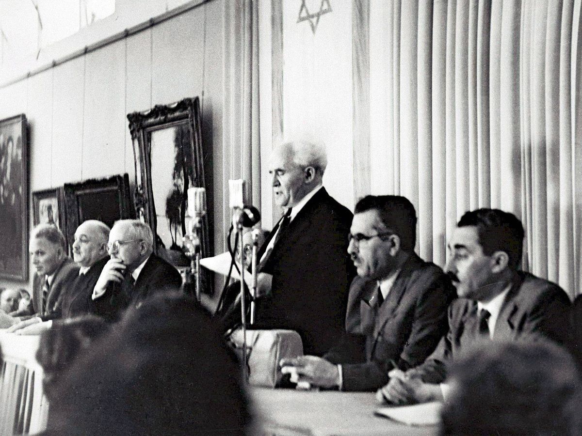 Foto: David Ben-Gurión, leyendo la declaración de independencia de Israel en 1948. (EFE)