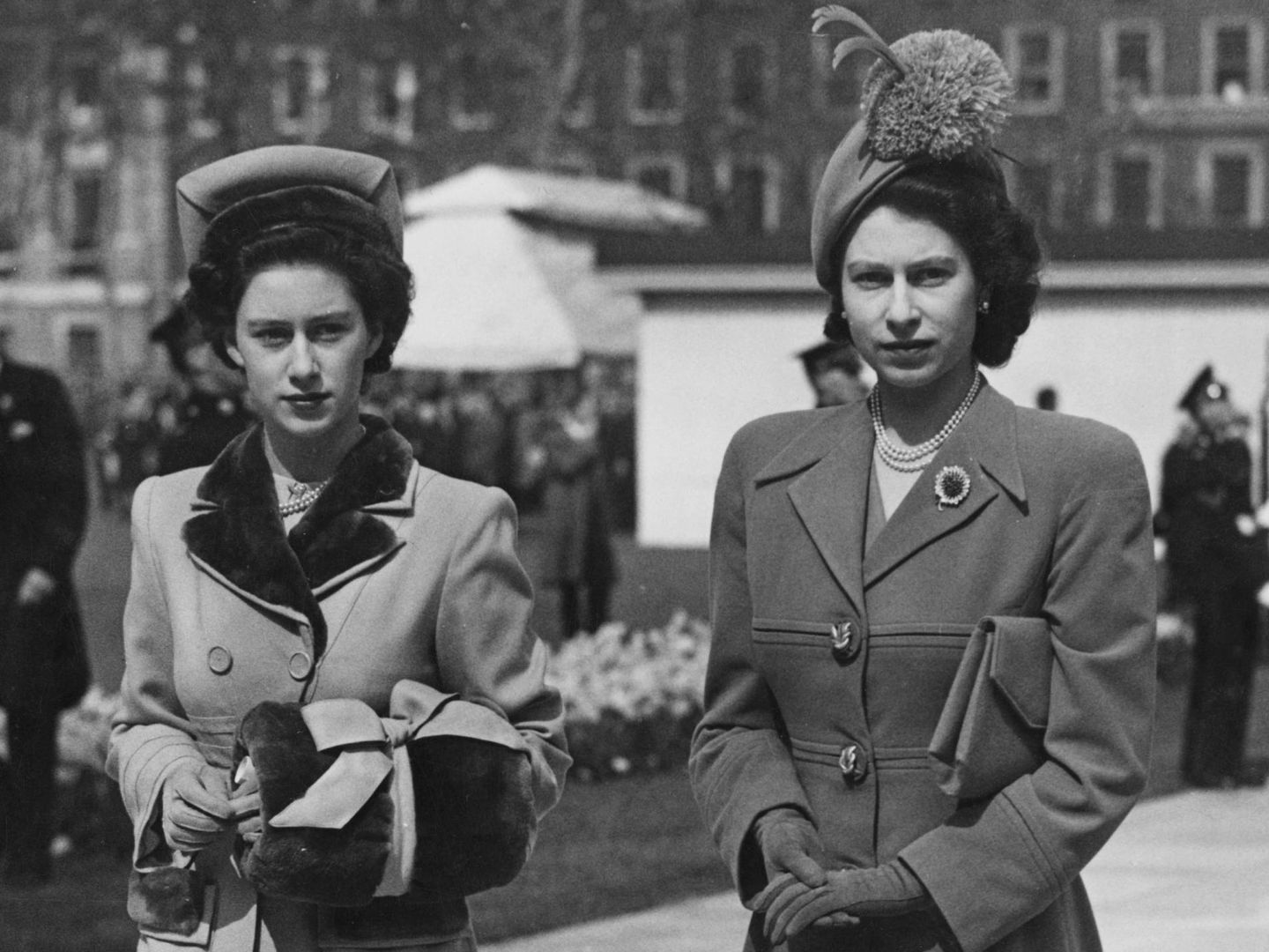  La princesa Margarita y  su hermana Isabel II, en una imagen de archivo. (Getty)