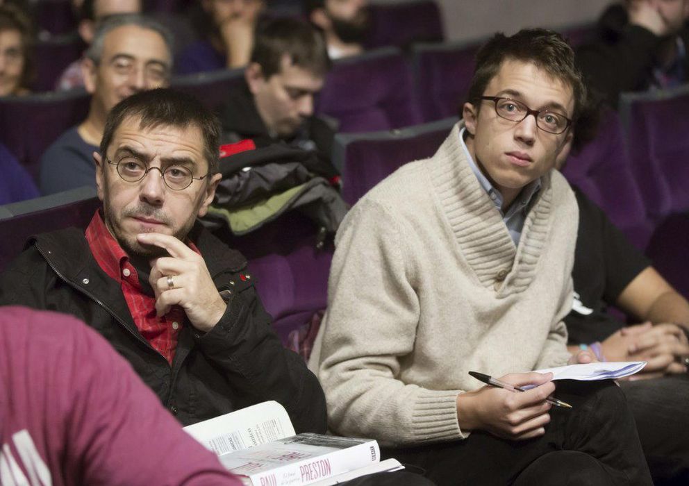 Foto: Juan Carlos Monedero e Íñigo Errejón en un acto político de Podemos. (EFE)