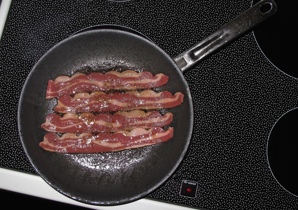 Foto: El bacon es un alimento muy rico en grasas saturadas. (Corbis)