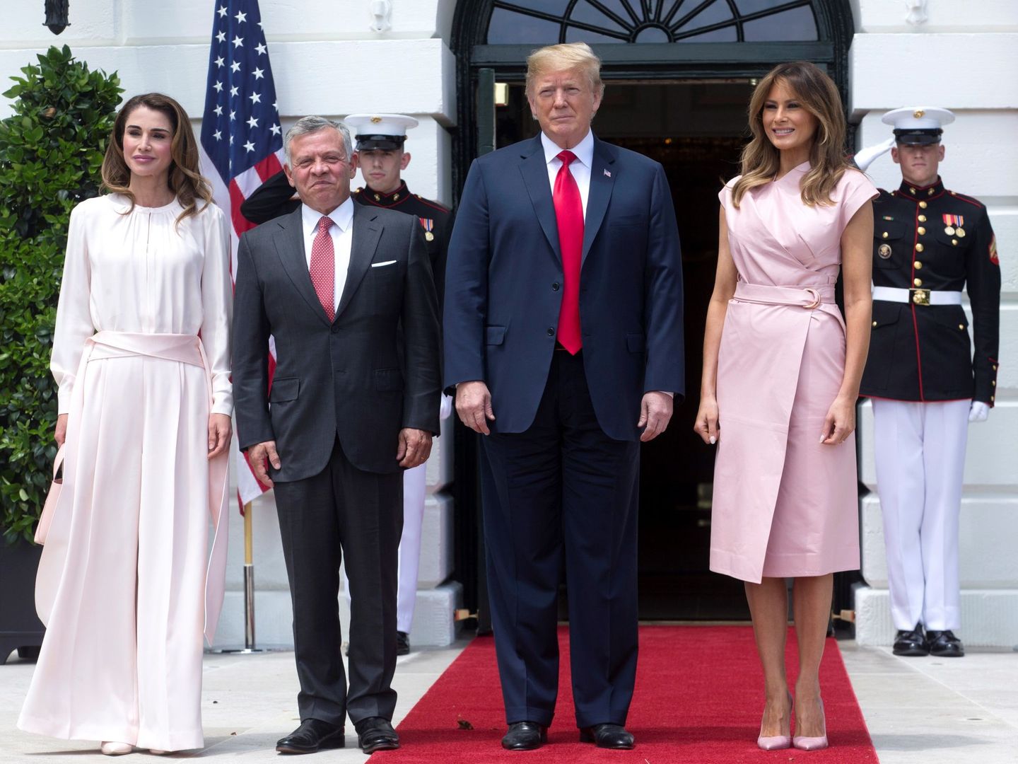 El presidente de EEUU, Donald Trump, y la primera dama, Melania Trump, con los reyes de Jordania en la Casa Blanca. (EFE)