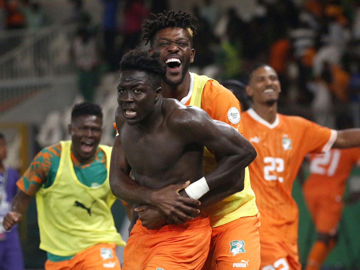 Foto: Costa de Marfil celebra el gol de Diakite a Mali. (Reuters/Luc Gnago)
