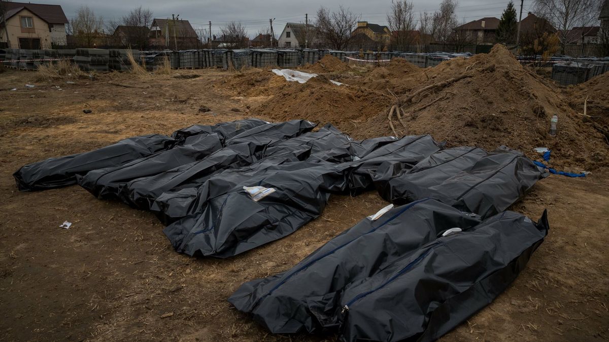 ¿Es lo que está pasando en Ucrania un genocidio? Biden (y Sánchez) dice sí, Macron no