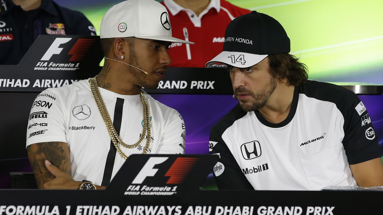 Foto: Fernando Alonso junto a Lewis Hamilton.