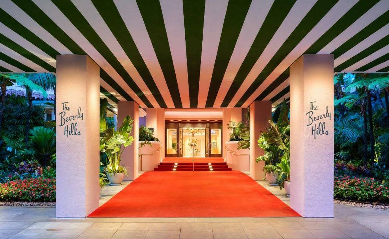 La entrada del Beverly Hills Hotel. (Booking.com)