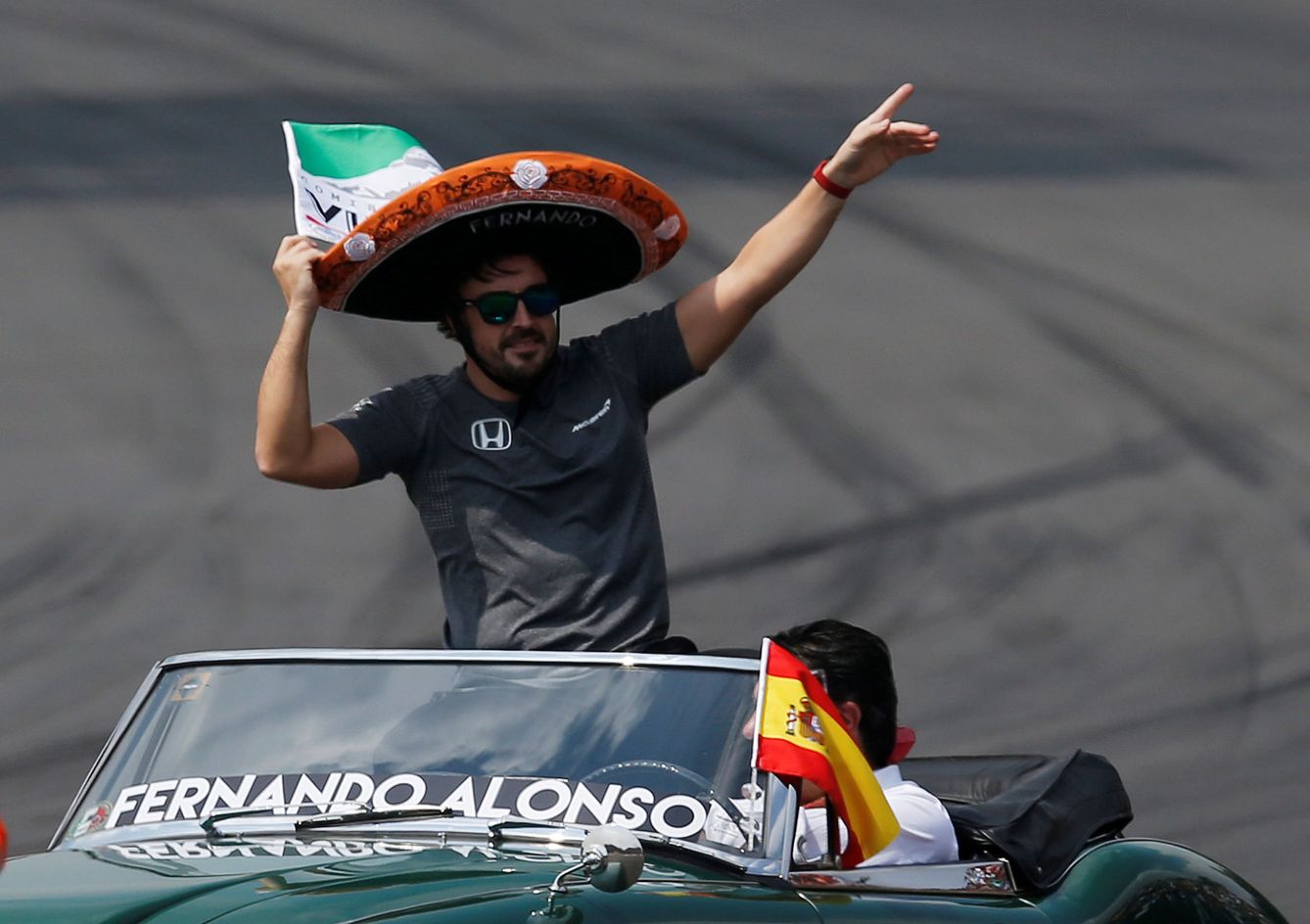 Contando el GP de Brasil, a Alonso le quedan solo dos carreras con motor Honda bajo el capó de su McLaren. (Reuters)