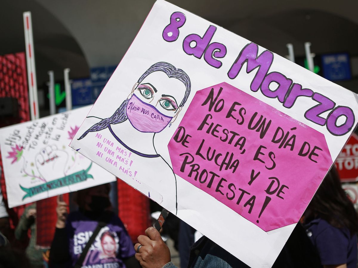 Foto: 100 mensajes para las pancartas del 8M y cánticos que reivindican el papel de la mujer (EFE/Luis Torres)