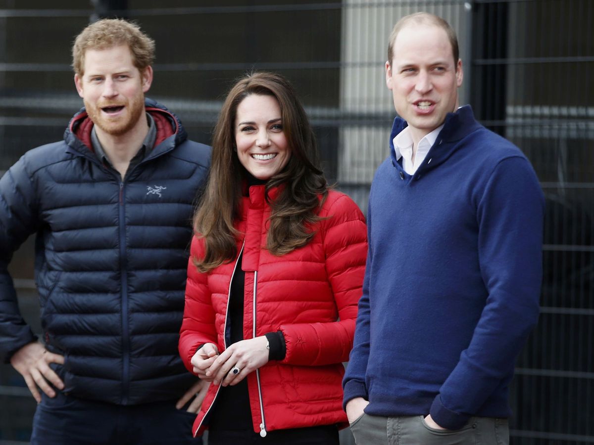 Foto: Los príncipes de Gales junto al príncipe Harry en una imagen de archivo. (Reuters)