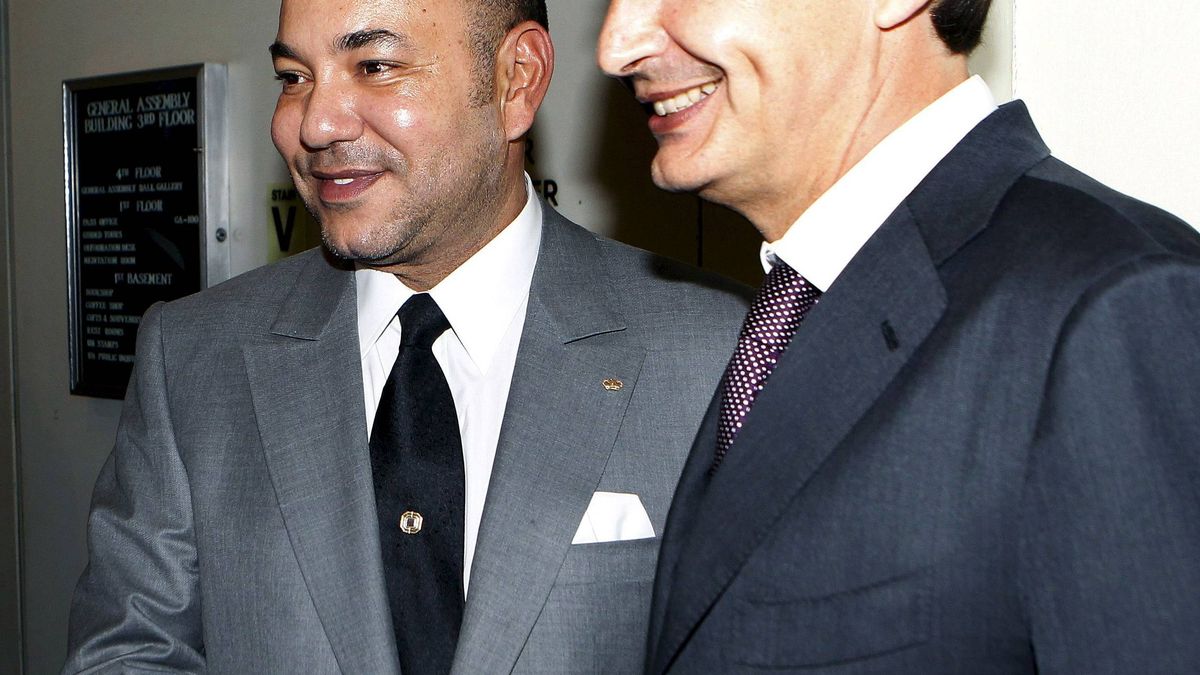 Zapatero, condecorado por el rey de Marruecos durante la Fiesta del Trono