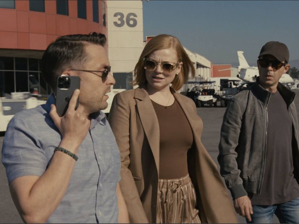 Foto: Kieran Culkin, Sarah Snook y Jeremy Strong, en una imagen de la cuarta temporada de 'Succession'. (HBO)
