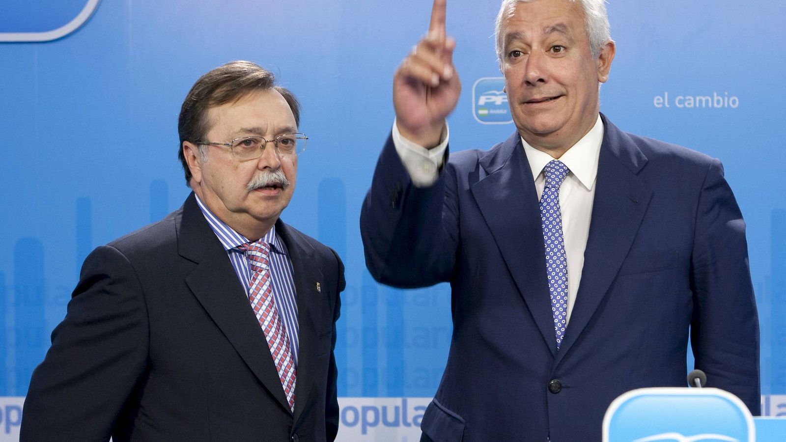 Foto: El presidente de la Ciudad Autónoma de Ceuta, Juan Vivas (izquierda), junto a Javier Arenas (derecha) en una foto de archivo (EFE)