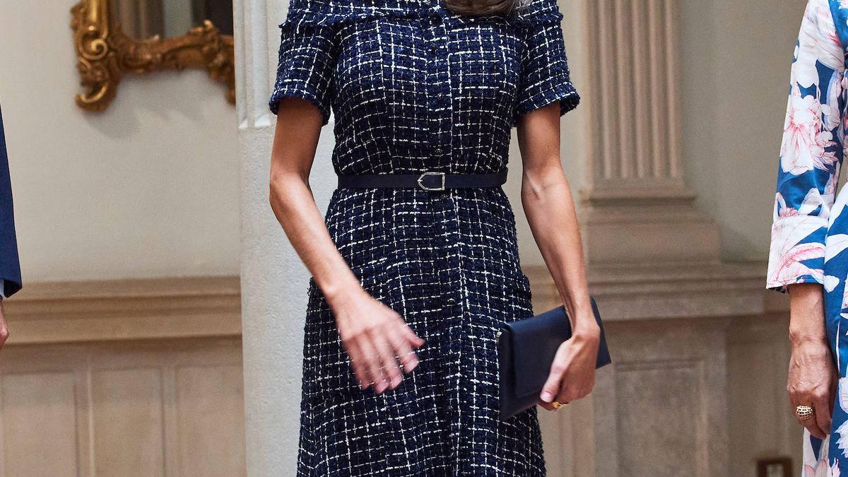 La reina Letizia recupera un vestido de Zara que lo tiene todo