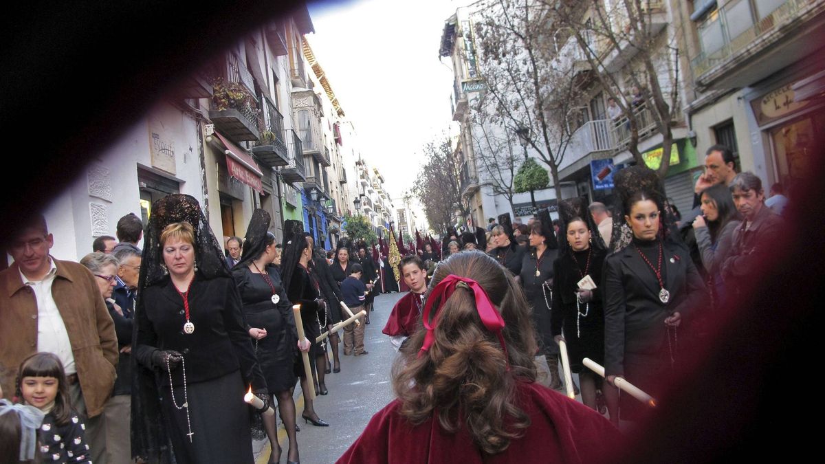 El #MeToo cofrade se apaga en Granada: 'readmiten' a la cuadrilla que denunció machismo