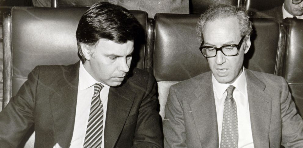 El expresidente del Gobierno Felipe González junto a Miguel Boyer (Gtres)