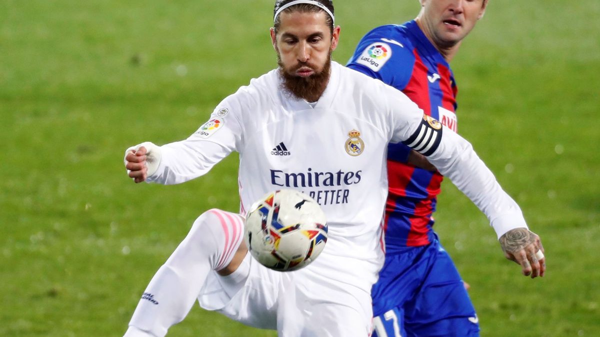 El Real Madrid suda sangre contra el Eibar con un polémico codo de Sergio Ramos (1-3)