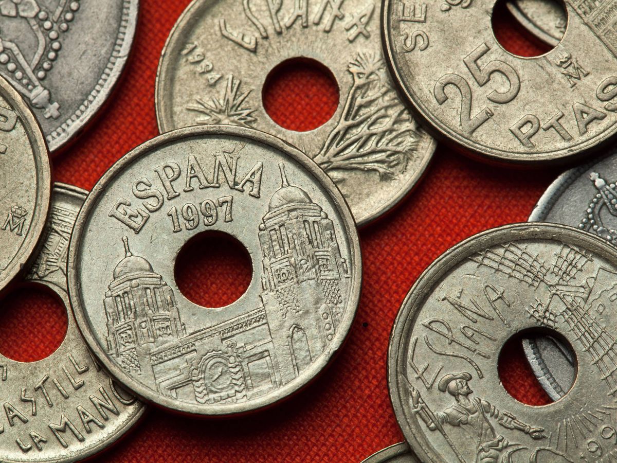 Foto: Monedas de 25 pesetas (iStock)
