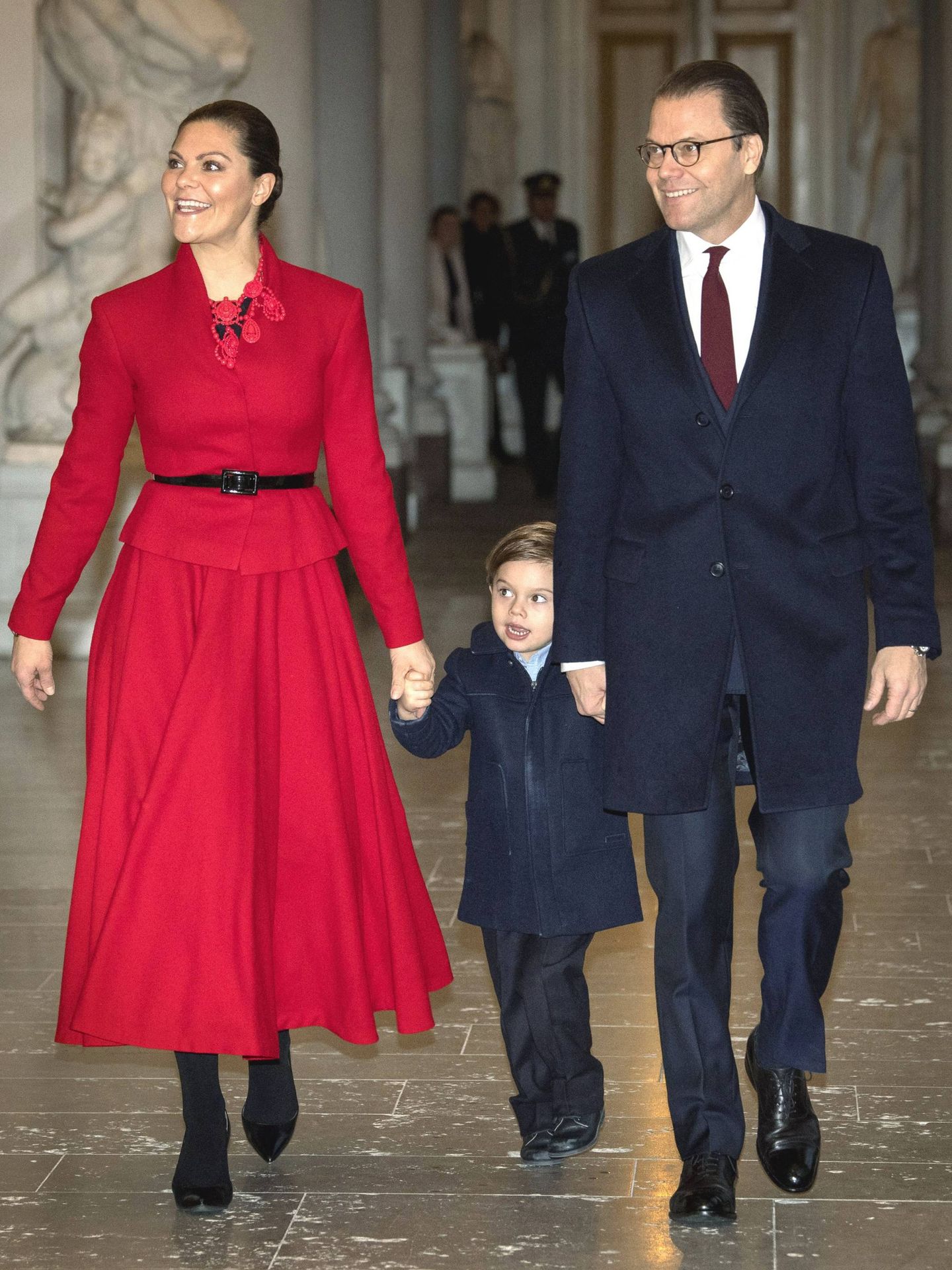 La princesa Victoria, junto a su marido y su hijo este miércoles. (Cordon Press)