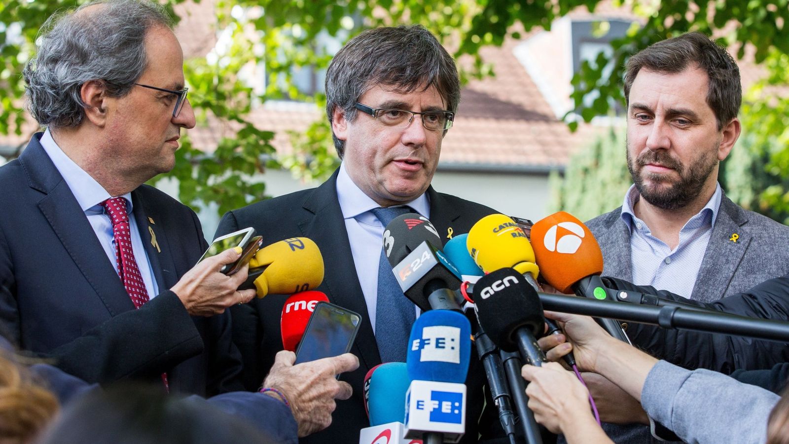 Foto: El expresidente catalán Carles Puigdemont junto a Quim Torra y Toni Comín. (EFE) 