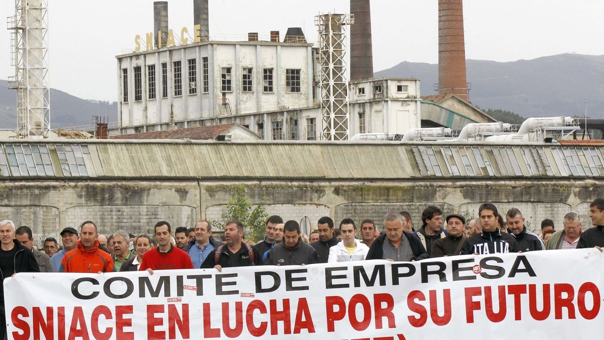 Sniace, suspendida ante la amenaza de cierre de su planta de Torrelavega