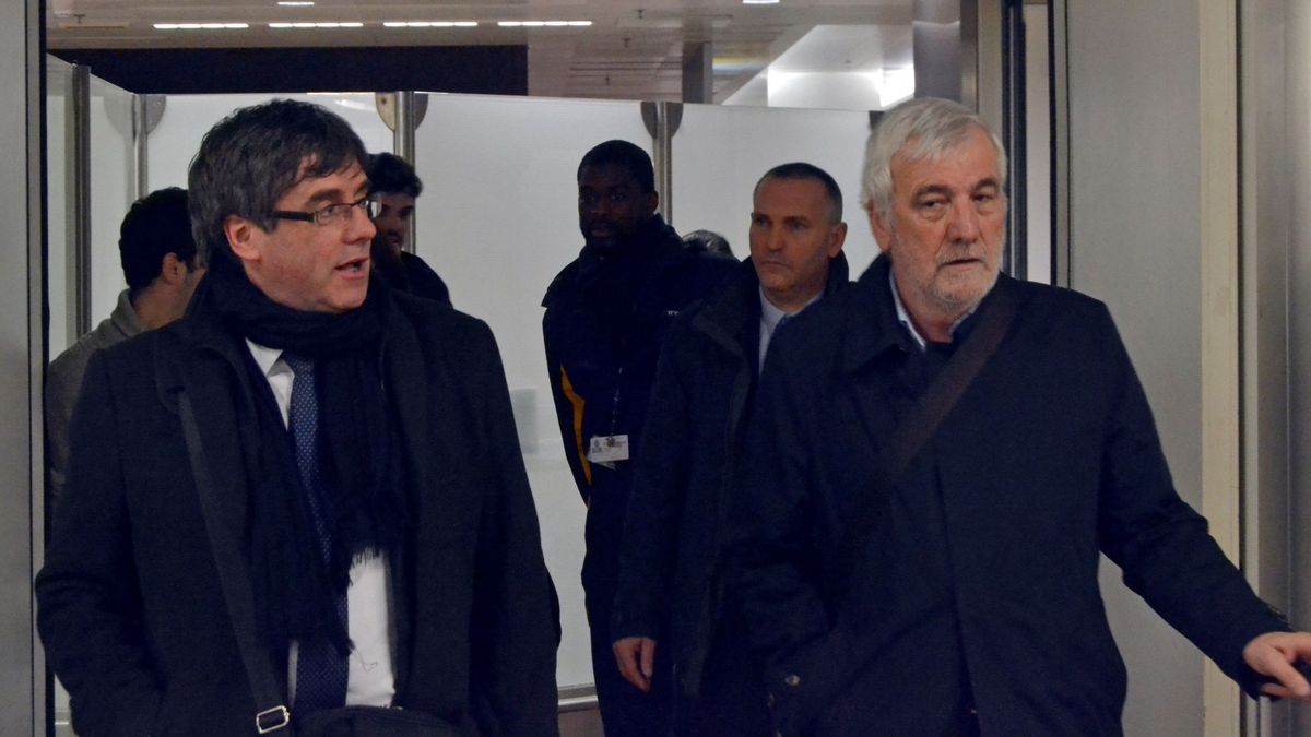 Matamala cuela al Senado compatibilizar su escaño con la red belga de Puigdemont