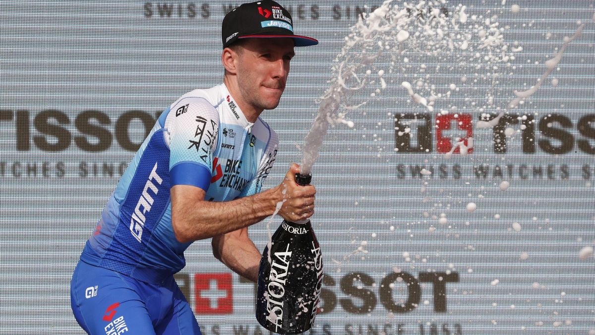 Simon Yates vuela en la crono de Budapest y Van der Poel sigue líder en el Giro de Italia 2022