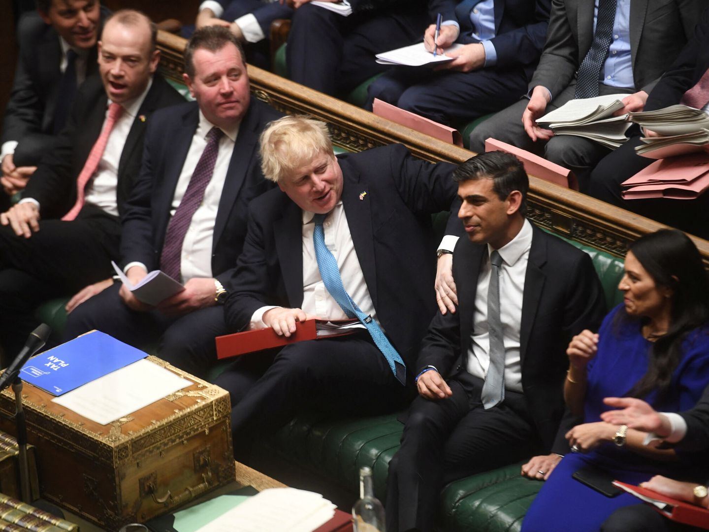 Boris Johnson y Rish Sunak en el Parlamento en marzo de 2022. (Reuters)  