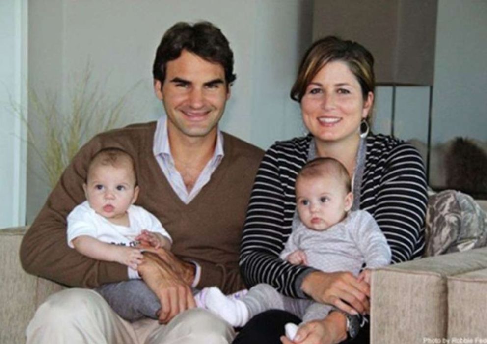Foto: Roger Federer, su mujer y sus dos hijas en 2009. (I.C.)