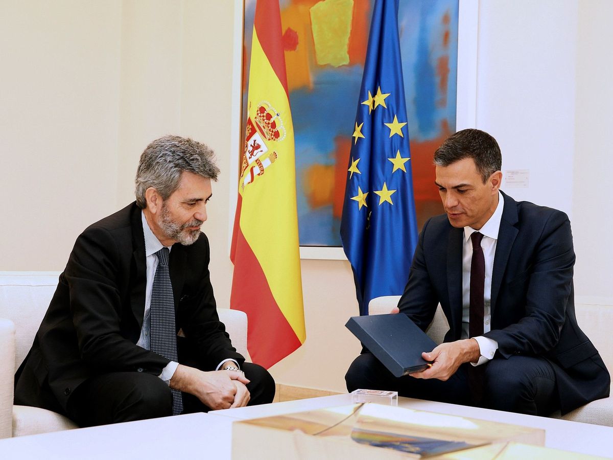 Foto: El presidente del Gobierno, Pedro Sánchez, y el presidente del CGPJ, Carlos Lesmes. (EFE)