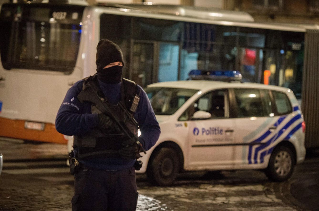 Policía armada en las calles de Bruselas (Efe)