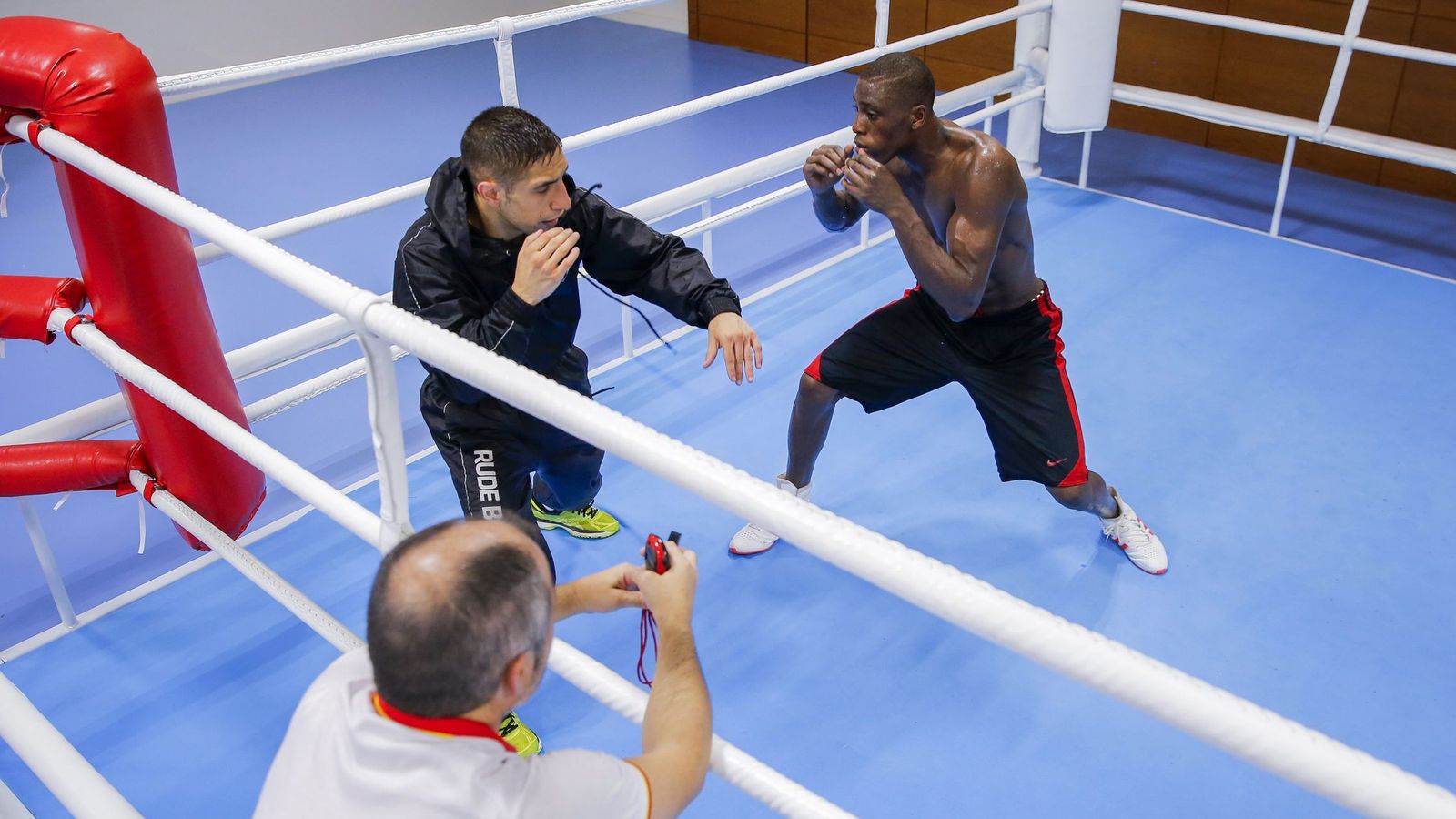 Foto: Youba Sissokho, durante un entrenamiento en Río de Janeiro (EFE)