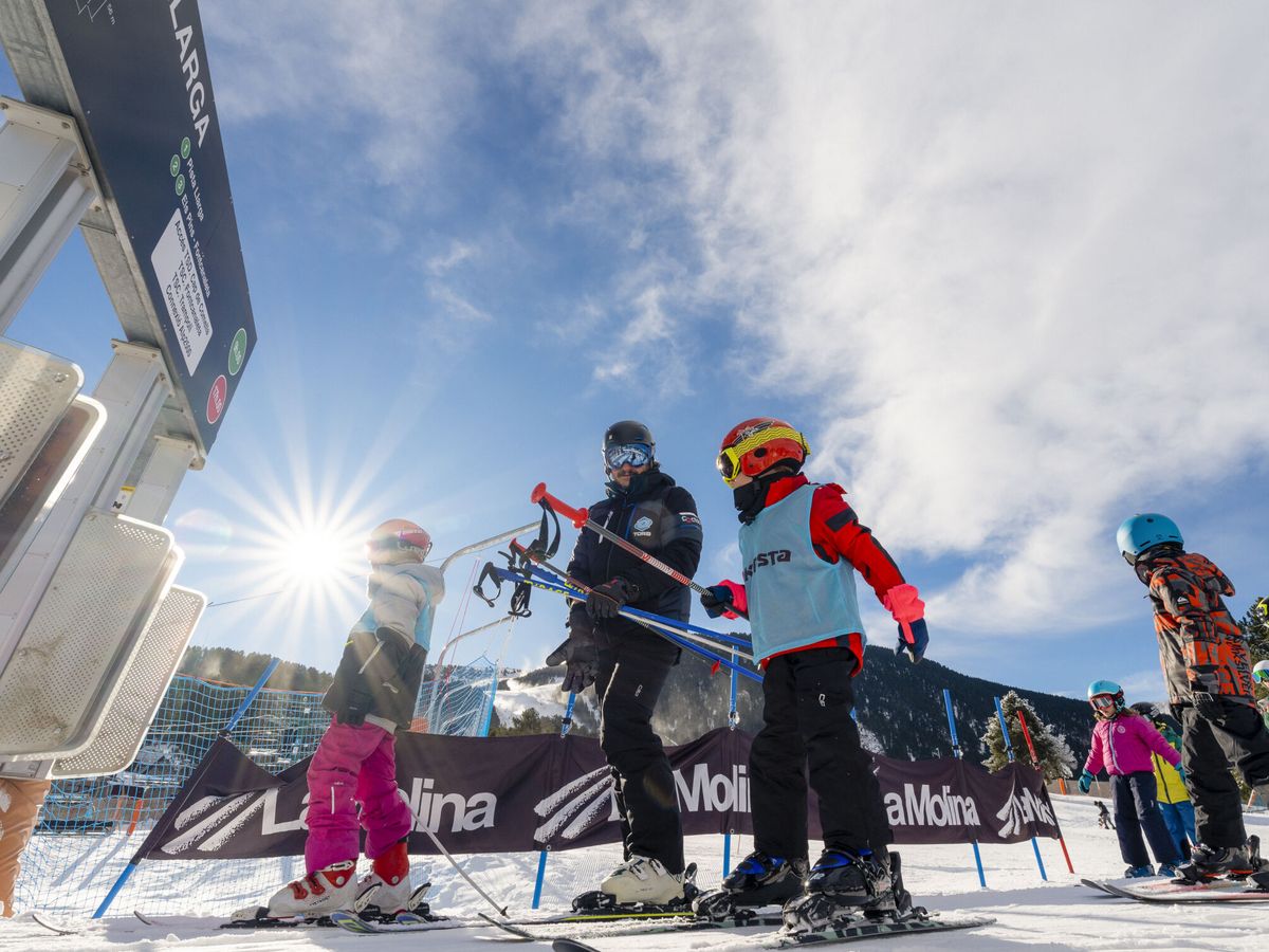 Foto: El pirineo inaugura una temporada de esquí que se ha resistido al estreno. EFE David Borrat