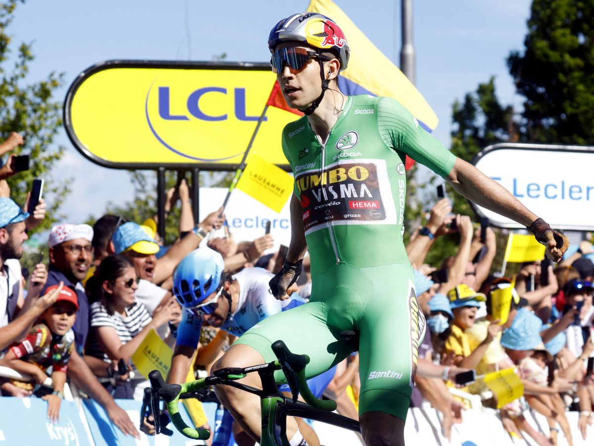 Foto: Van Aert, tras cruzar la línea de meta en la octava etapa del Tour de Francia. (REUTERS/Gonzalo Fuentes)