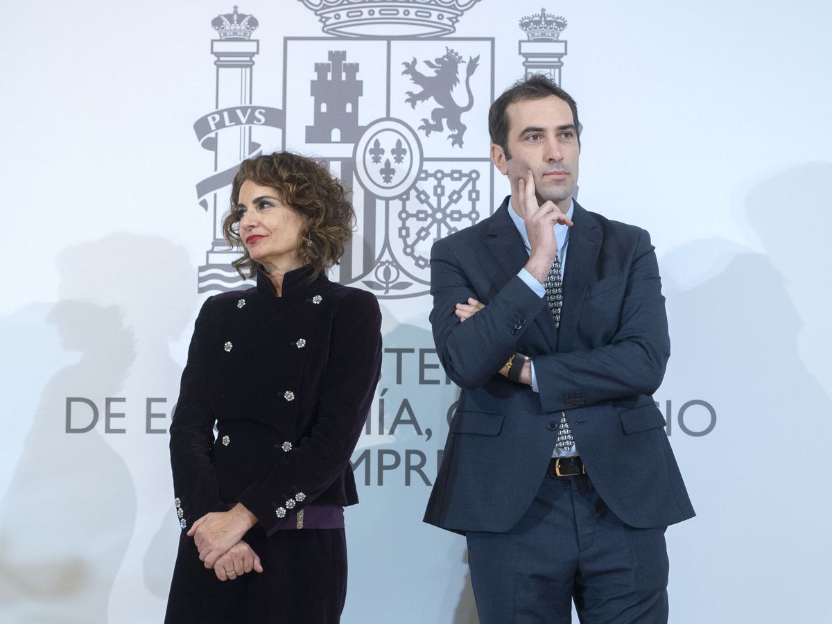 Foto: La ministra de Hacienda, María Jesús Montero, junto al ministro de Economía, Comercio y Empresa, Carlos Cuerpo. (Europa Press/Alberto Ortega)